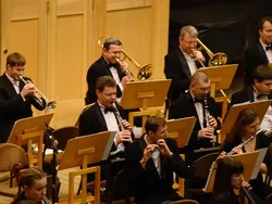 Mehrere Orchester Musiker